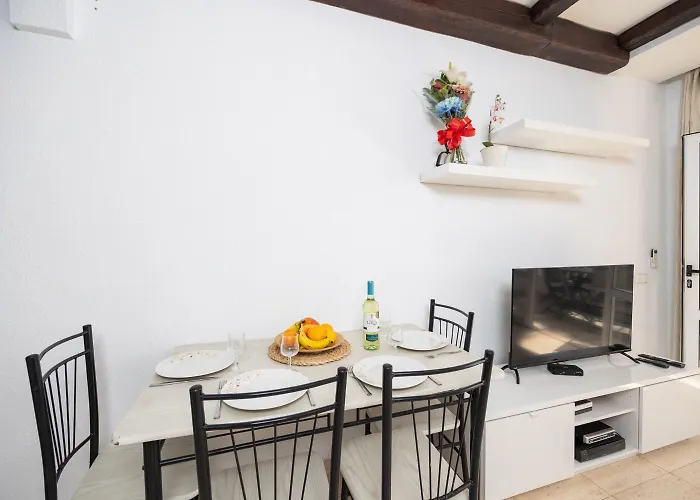 Apartman Jardines 2 *